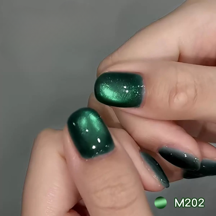 M202 Emerald Cat Eye