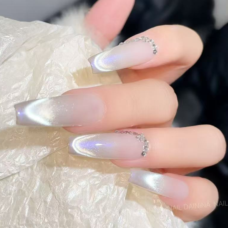 #84 Crystals Aurora Violet Cat Eye Gel